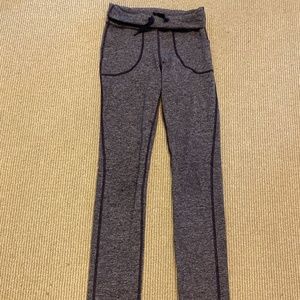Lululemon Purple-ish Grey Yoga Pants sz 4